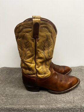 Tony Lama Men’s Size 9 Two Tone Cowboy Boots CZ4002 Leather Western Footwear